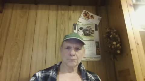 roses2u1958 online show from January 1, 4:39 am