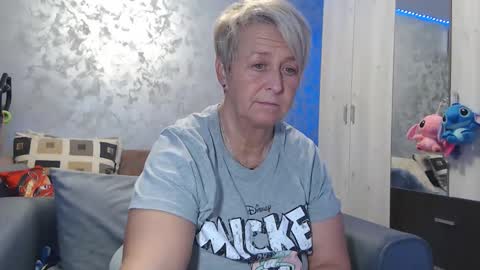 Lovepinklilly online show from November 17, 6:03 pm