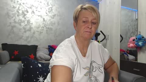 Lovepinklilly online show from April 2, 4:37 pm