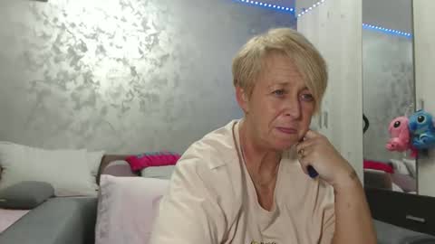 Snapshot of roses_and_lillies chatting on April 22, 5:58 pm Lovepinklilly online show from April 22, 5:58 pm