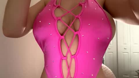 Snapshot of roseyla1 chatting on February 23, 7:00 pm roseyla1 online show from February 23, 7:00 pm