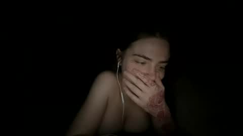 Snapshot of roseyla1 chatting on July 7, 6:47 am roseyla1 online show from July 7, 6:47 am