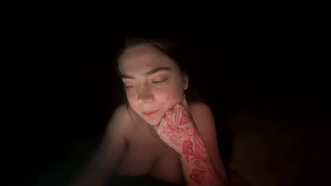 Snapshot of roseyla1 chatting on July 7, 7:23 am roseyla1 online show from July 7, 7:23 am
