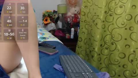 Snapshot of roshy_multisquirt chatting on July 21, 4:09 pm roshy online show from July 21, 4:09 pm