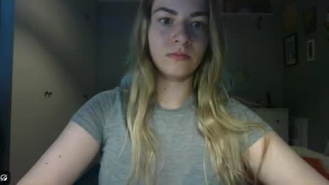Snapshot of rosie_june chatting on July 15, 6:51 am Rosie online show from July 15, 6:51 am