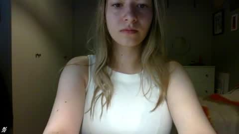 Snapshot of rosie_june chatting on July 27, 6:42 am Rosie online show from July 27, 6:42 am
