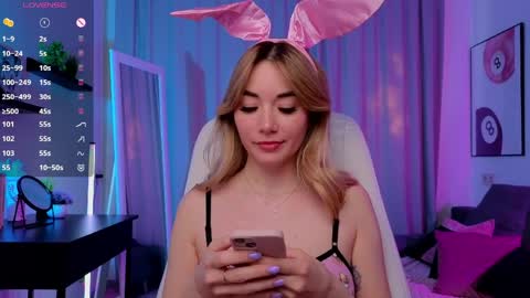 Snapshot of rosie_mac chatting on May 28, 1:03 am Rosie online show from May 28, 1:03 am