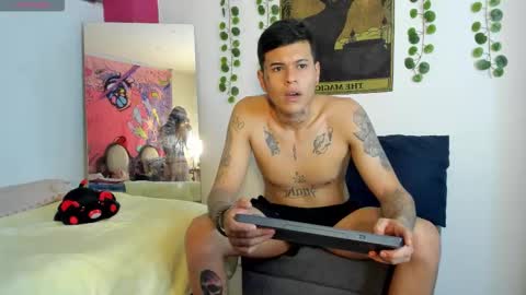 Snapshot of rosse_dredd chatting on October 20, 12:33 am Anal for the first time 40000tks online show from October 20, 12:33 am