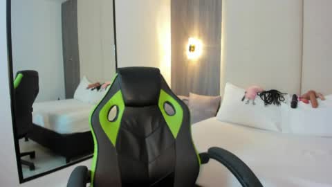 Snapshot of rosse_her chatting on May 5, 6:05 pm R O S S E online show from May 5, 6:05 pm