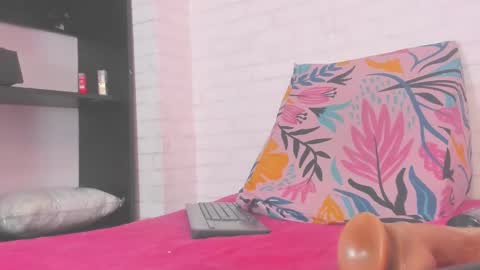 rosse_thompson11 online show from January 14, 1:15 am