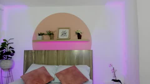 Snapshot of rossie_lanie_ chatting on February 14, 1:19 pm rossie_lanie_ online show from February 14, 1:19 pm