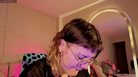 Snapshot of rossiie_hunt_ chatting on May 22, 12:22 pm rossiie_hunt_ online show from May 22, 12:22 pm