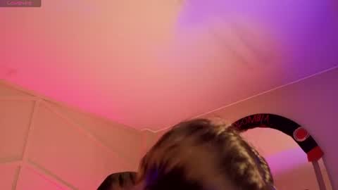 Snapshot of rossiie_hunt_ chatting on June 18, 12:09 pm rossiie_hunt_ online show from June 18, 12:09 pm