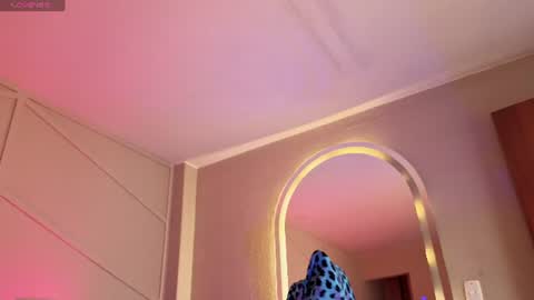 Snapshot of rossiie_hunt_ chatting on June 24, 12:26 pm rossiie_hunt_ online show from June 24, 12:26 pm