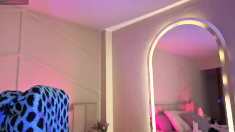 Snapshot of rossiie_hunt_ chatting on June 27, 1:28 pm rossiie_hunt_ online show from June 27, 1:28 pm