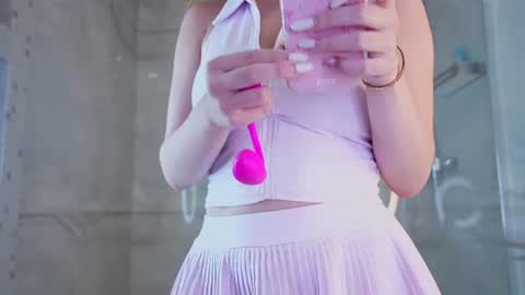 Snapshot of rosyemily chatting on June 16, 11:35 am Hi Im Maria Check my Bio online show from June 16, 11:35 am