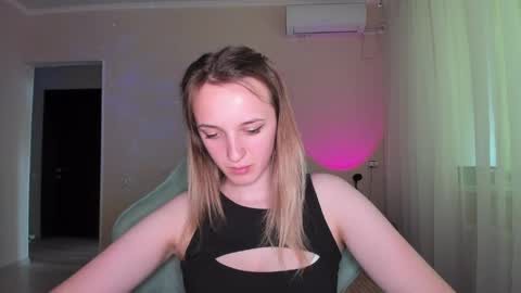 Snapshot of rousereed chatting on April 23, 12:29 pm Rouse online show from April 23, 12:29 pm