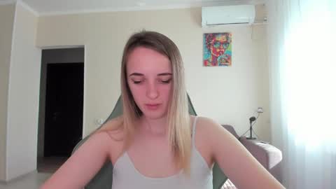 Snapshot of rousereed chatting on April 27, 6:33 am Rouse online show from April 27, 6:33 am