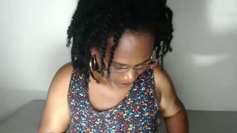 luxa online show from March 6, 1:05 am