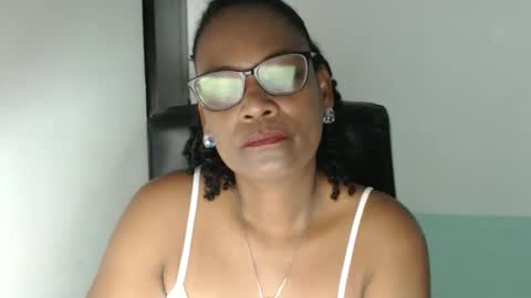 Snapshot of roushlove chatting on April 27, 12:25 pm luxa online show from April 27, 12:25 pm