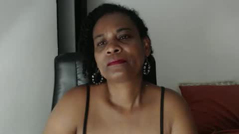 Snapshot of roushlove chatting on May 6, 10:04 pm luxa online show from May 6, 10:04 pm