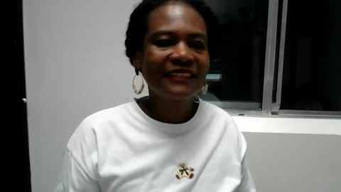 Snapshot of roushlove chatting on May 16, 3:00 pm luxa online show from May 16, 3:00 pm