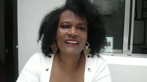 Snapshot of roushlove chatting on May 18, 2:01 pm luxa online show from May 18, 2:01 pm