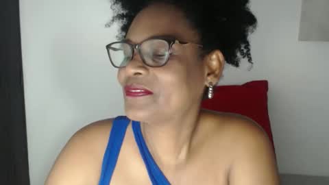 Snapshot of roushlove chatting on May 28, 8:50 pm luxa online show from May 28, 8:50 pm