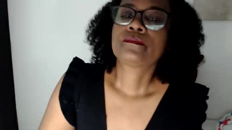 Snapshot of roushlove chatting on May 31, 9:49 am luxa online show from May 31, 9:49 am