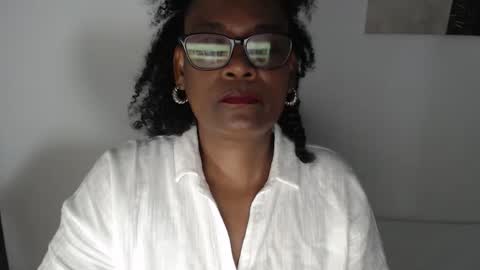 Snapshot of roushlove chatting on June 1, 11:56 am luxa online show from June 1, 11:56 am