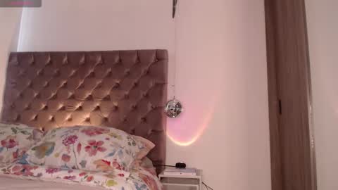 Rouss marie henao  online show from February 9, 1:26 pm