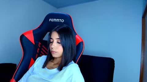 Snapshot of rousse_violet chatting on May 11, 11:57 pm rousse_violet online show from May 11, 11:57 pm