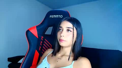 Snapshot of rousse_violet chatting on May 29, 12:30 am rousse_violet online show from May 29, 12:30 am