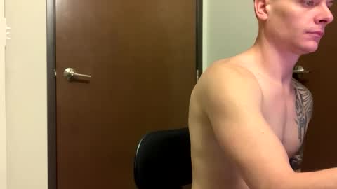 Snapshot of roverone89 chatting on March 3, 1:34 am roverone89 online show from March 3, 1:34 am