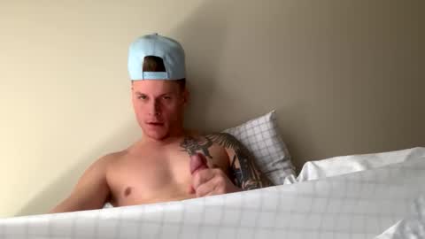 Snapshot of roverone89 chatting on March 3, 5:41 pm roverone89 online show from March 3, 5:41 pm