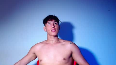 rowanboy23 online show from May 2, 12:48 am