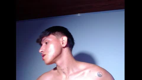 Snapshot of rowanboy23 chatting on June 20, 11:51 pm rowanboy23 online show from June 20, 11:51 pm