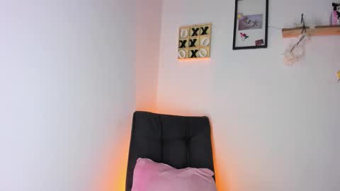 Snapshot of roxan_ne chatting on October 7, 10:23 am Roxx online show from October 7, 10:23 am