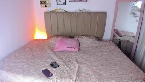 Snapshot of roxan_ne chatting on October 31, 8:15 am Roxx online show from October 31, 8:15 am