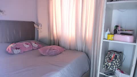 Snapshot of roxan_ne chatting on March 31, 5:35 pm Roxx online show from March 31, 5:35 pm