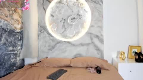 roxanaborns online show from October 29, 1:02 pm