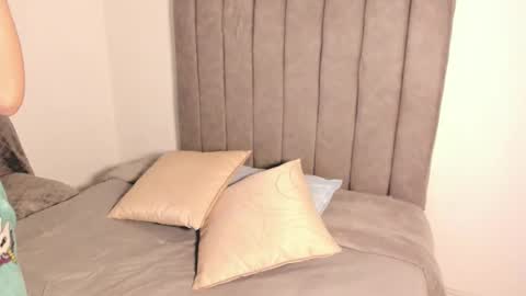 Roxane online show from November 26, 7:09 am