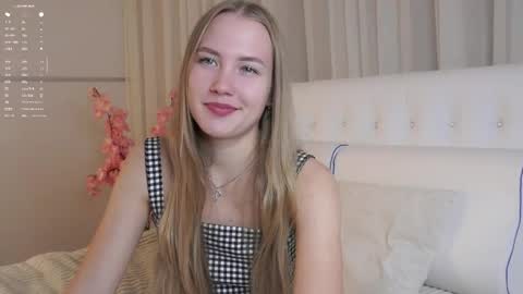 Snapshot of roxanelan chatting on October 1, 11:38 am Anna Lokiss online show from October 1, 11:38 am