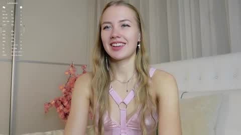 Snapshot of roxanelan chatting on October 4, 12:14 pm Anna Lokiss online show from October 4, 12:14 pm