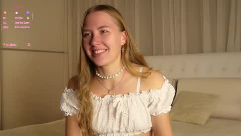 Snapshot of roxanelan chatting on October 16, 12:17 pm Anna Lokiss online show from October 16, 12:17 pm
