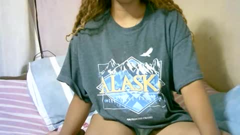 roxanne_98 online show from December 17, 1:33 am