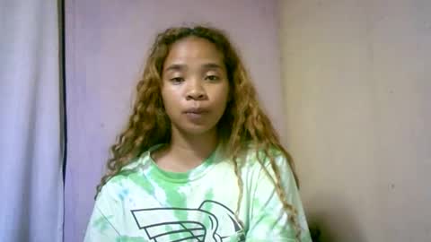 Snapshot of roxanne_98 chatting on January 17, 3:28 pm roxanne_98 online show from January 17, 3:28 pm