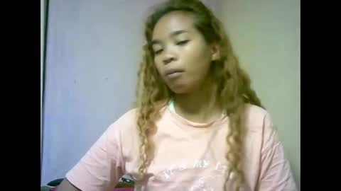 Snapshot of roxanne_98 chatting on January 19, 2:37 am roxanne_98 online show from January 19, 2:37 am