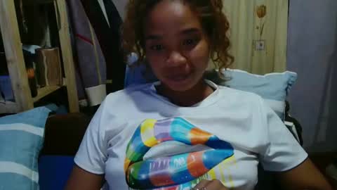 Snapshot of roxanne_98 chatting on February 2, 4:17 pm roxanne_98 online show from February 2, 4:17 pm