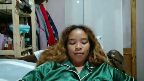 Snapshot of roxanne_98 chatting on March 3, 11:54 pm roxanne_98 online show from March 3, 11:54 pm